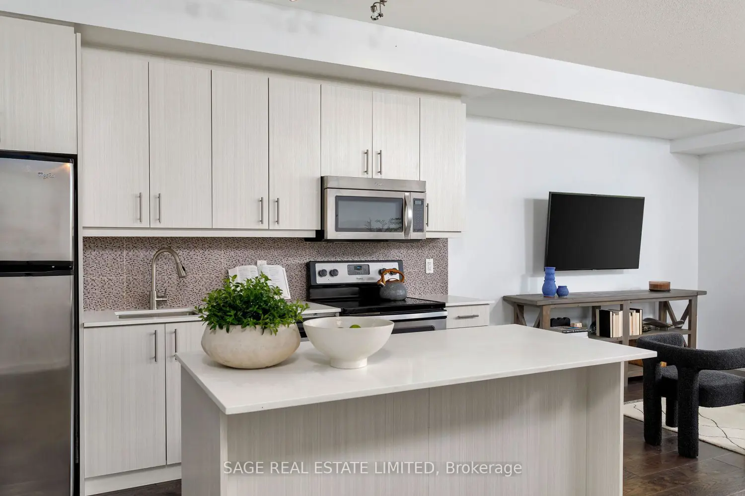 Additional image 7 of 760 The Queensway 401