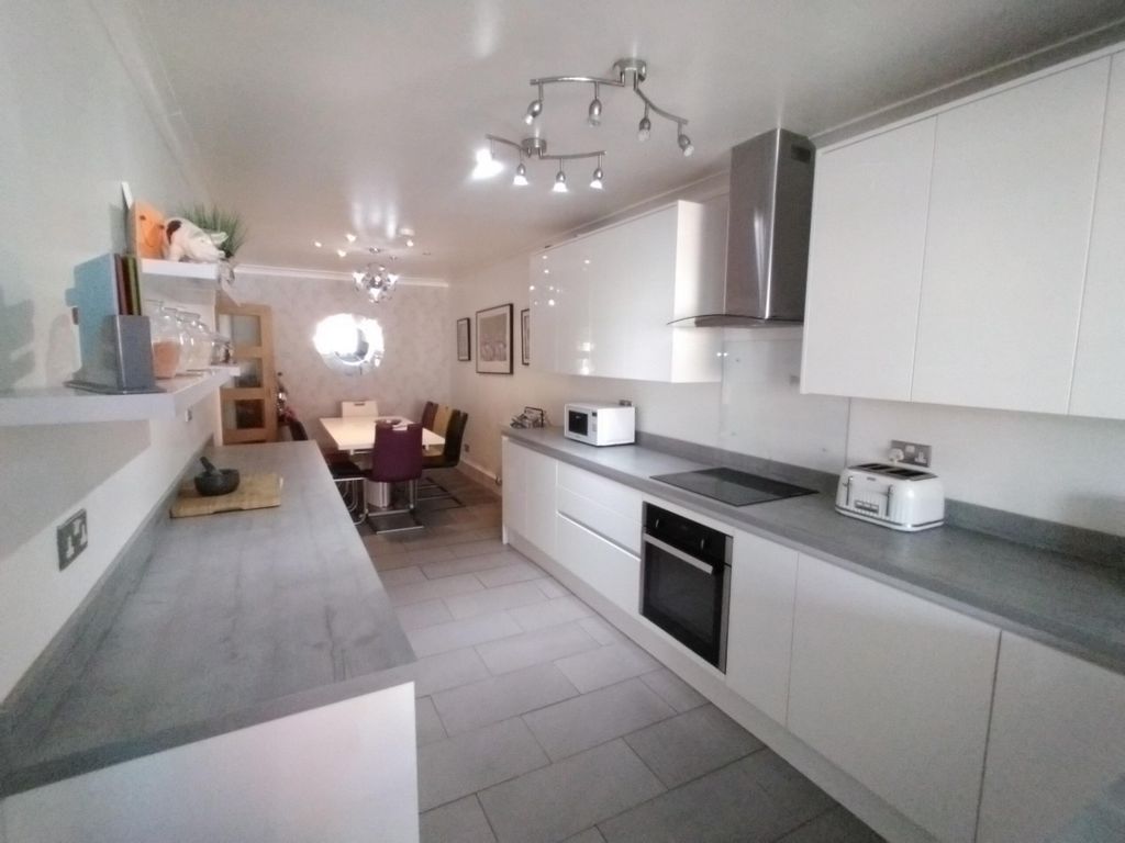 5 bed semi-detached house to rentQueens Road, Beeston NG9