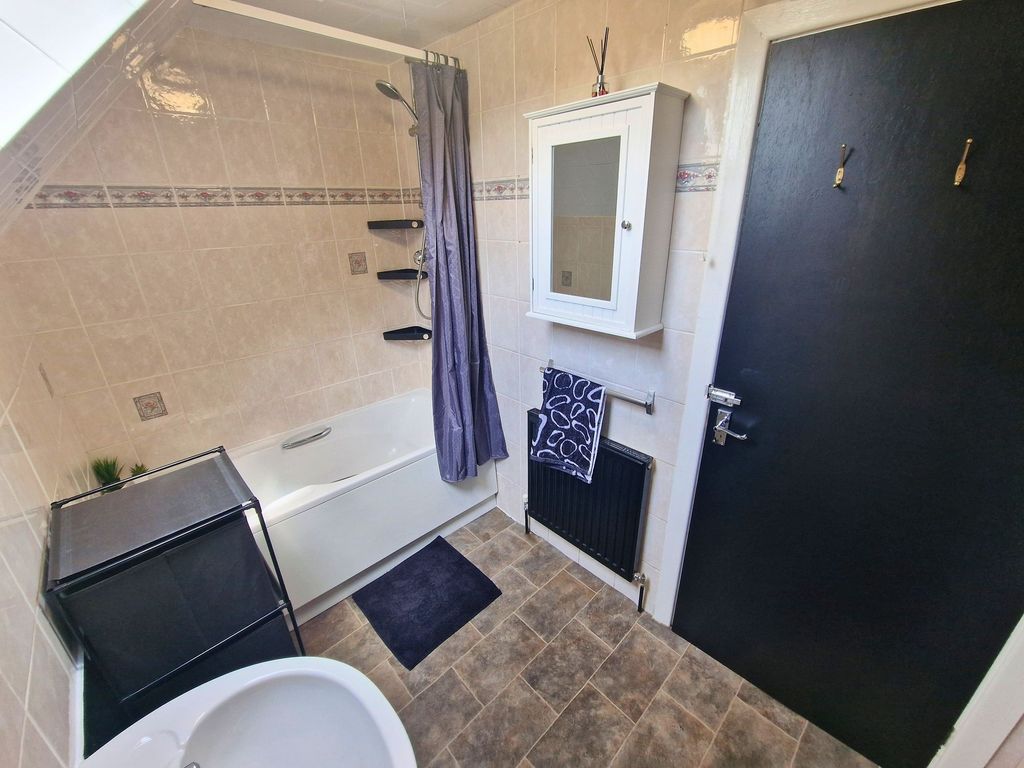 Additional image 13 of 6 bed flat to rentHolly Bank, Leeds LS6