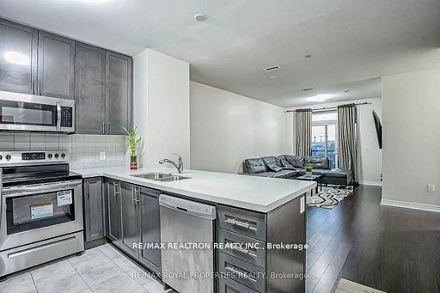 Additional image 4 of 39 New Delhi Drive 407