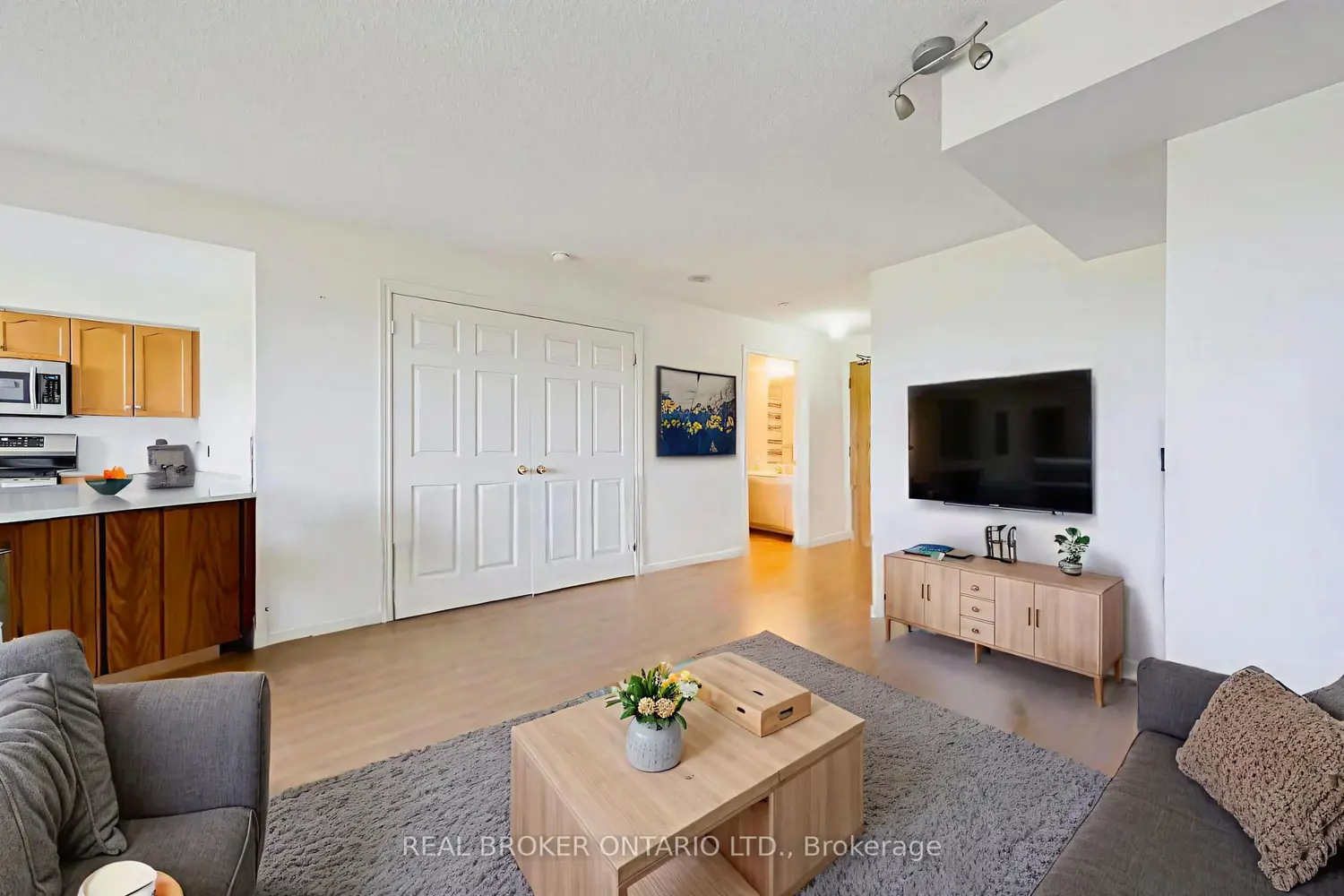 Additional image 2 of 1720 Eglinton Avenue 601