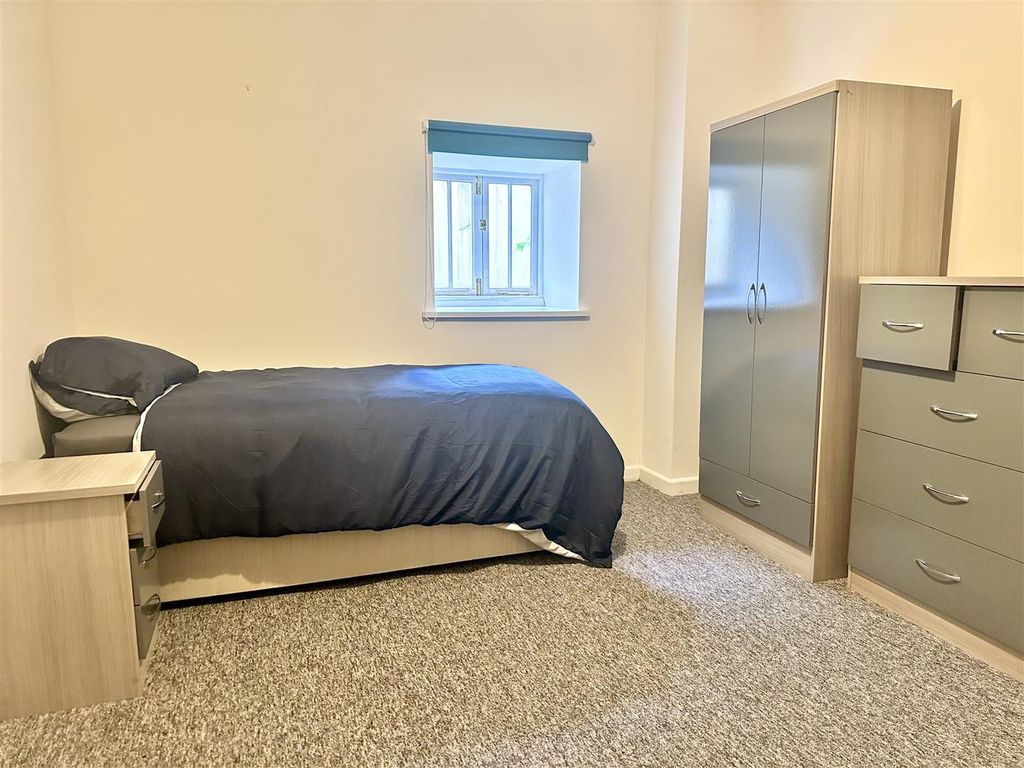 Additional image 2 of 2 bed flat to rentEast Back, Pembroke SA71