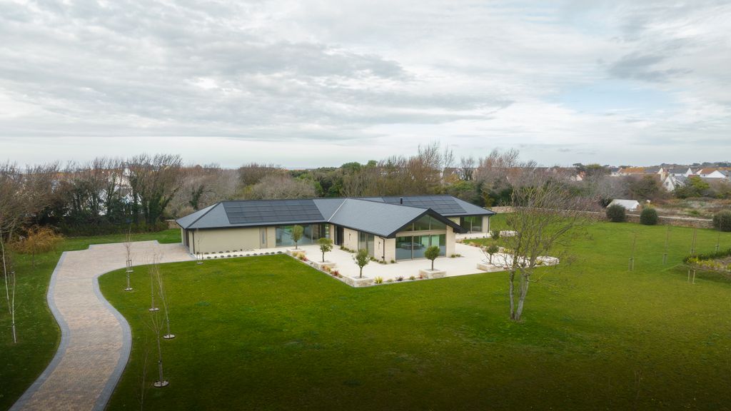 4 bed detached house to rentRoute De La Mare, Castel, Guernsey GY5