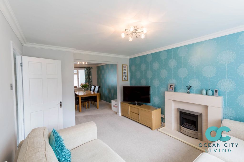 Additional image 4 of 3 bed semi-detached house to rentHigher Park Close, Plymouth PL7