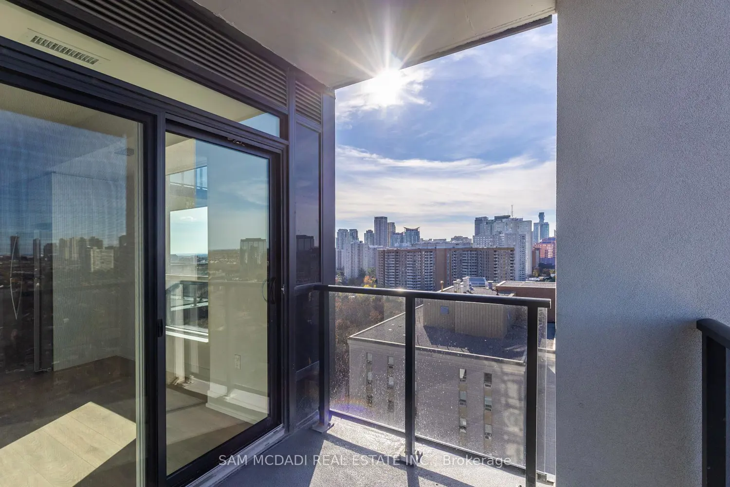 Additional image 20 of 202 Burnhamthorpe Road 2003