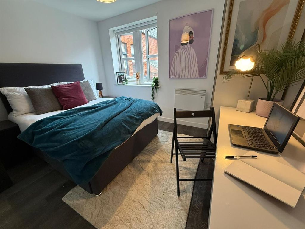 6 bed flat to rentHyde Terrace, Leeds LS2 photo 4