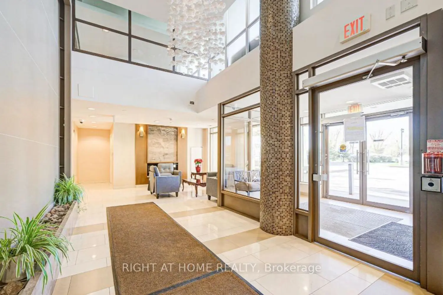 75 Norman Bethune Avenue 221 photo 2