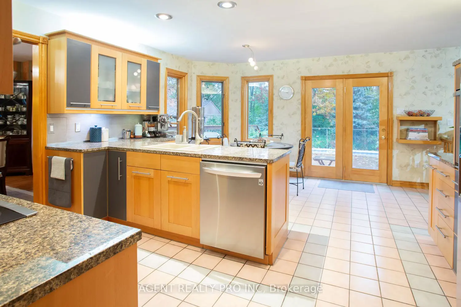 Additional image 12 of 922 Country Club Crescent