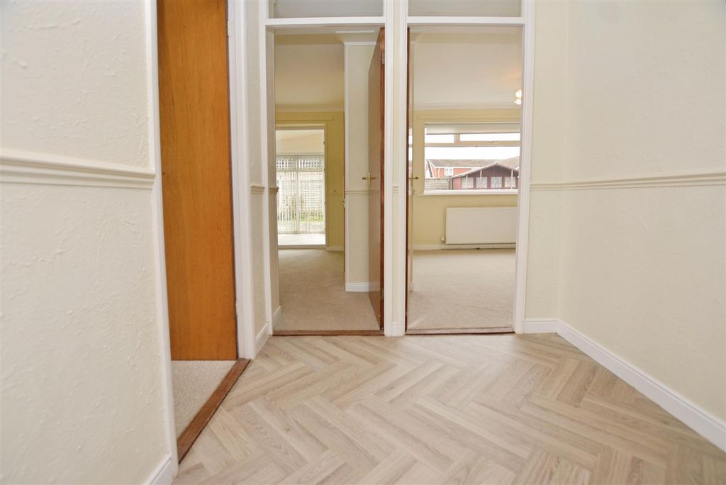 Additional image 11 of 3 bed detached bungalow to rentNorfolk Avenue, Burton-Upon-Stather, Scunthorpe DN15