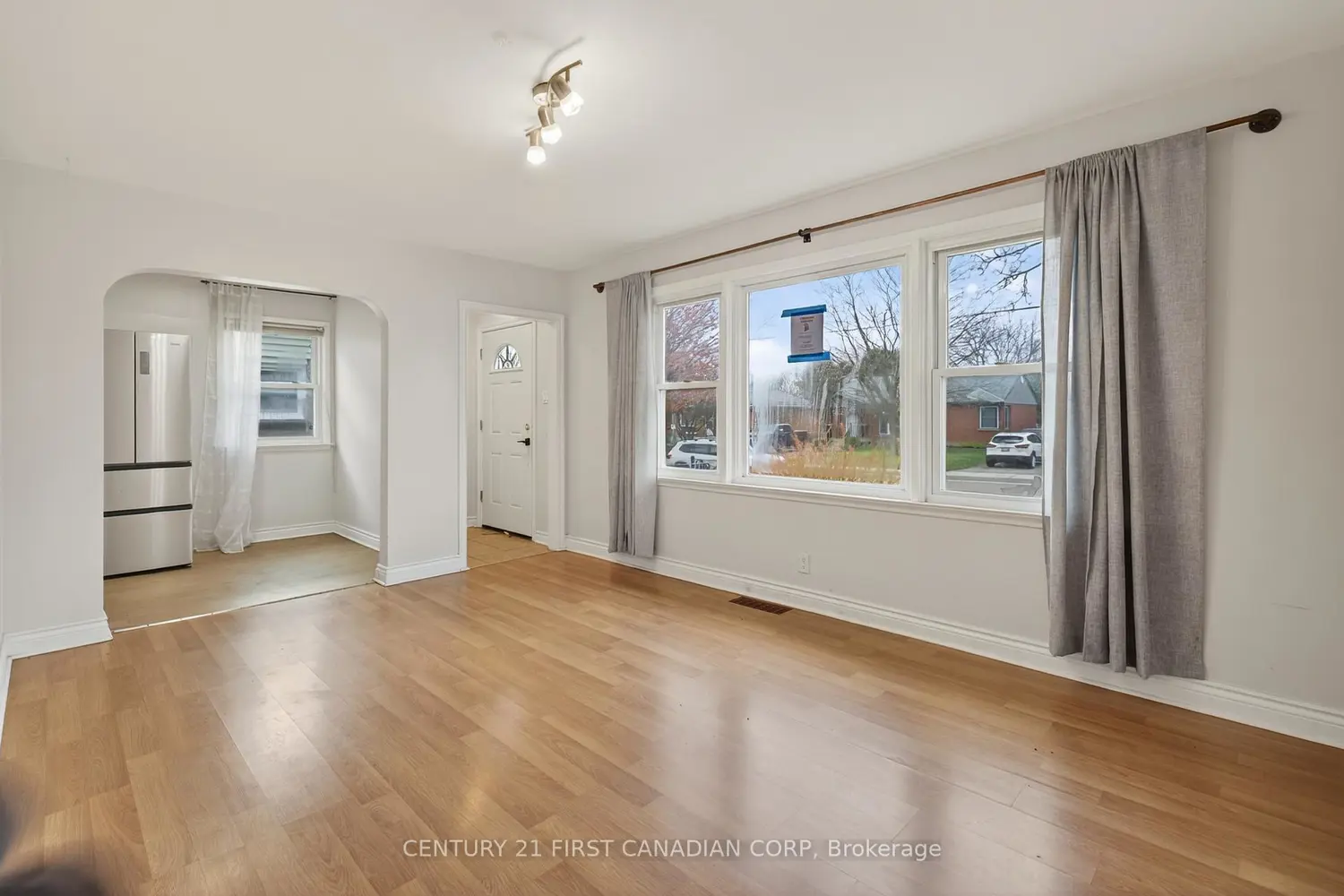 332 Manitoba Street photo 4