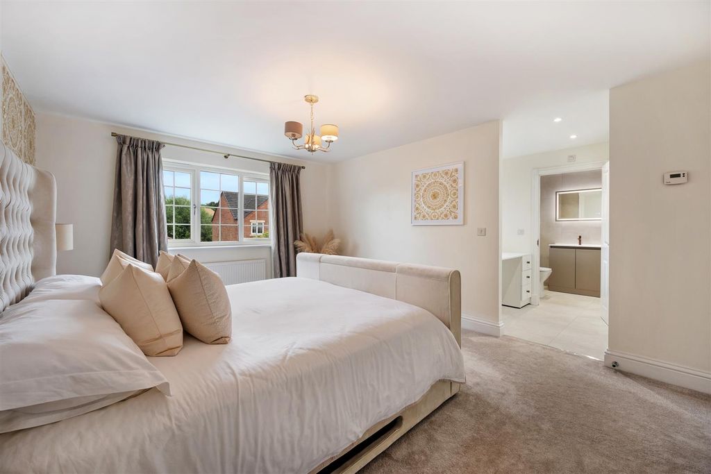 Additional image 12 of 6 bed detached house to rentAspen Drive, Scarcroft, Leeds LS14