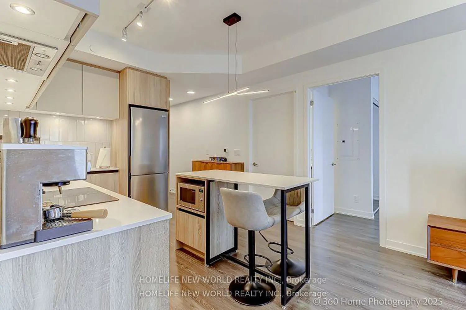 Additional image 11 of 7950 Bathurst Street 902