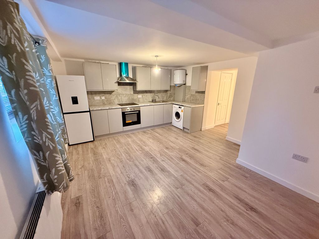 Additional image 5 of 2 bed flat to rentSilver Street, Kettering NN16