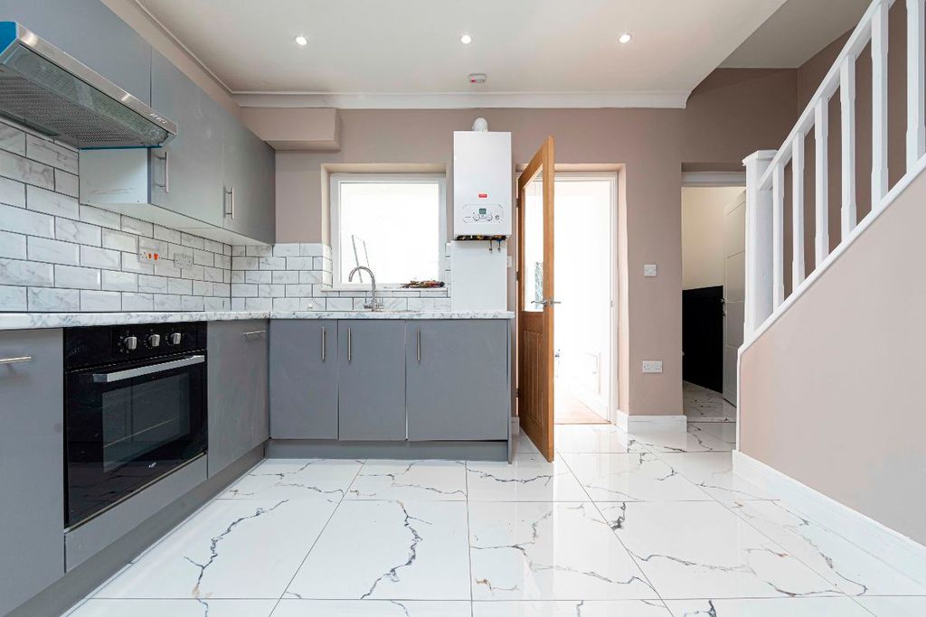 2 bed terraced house to rentPritchard Street, Treharris CF46