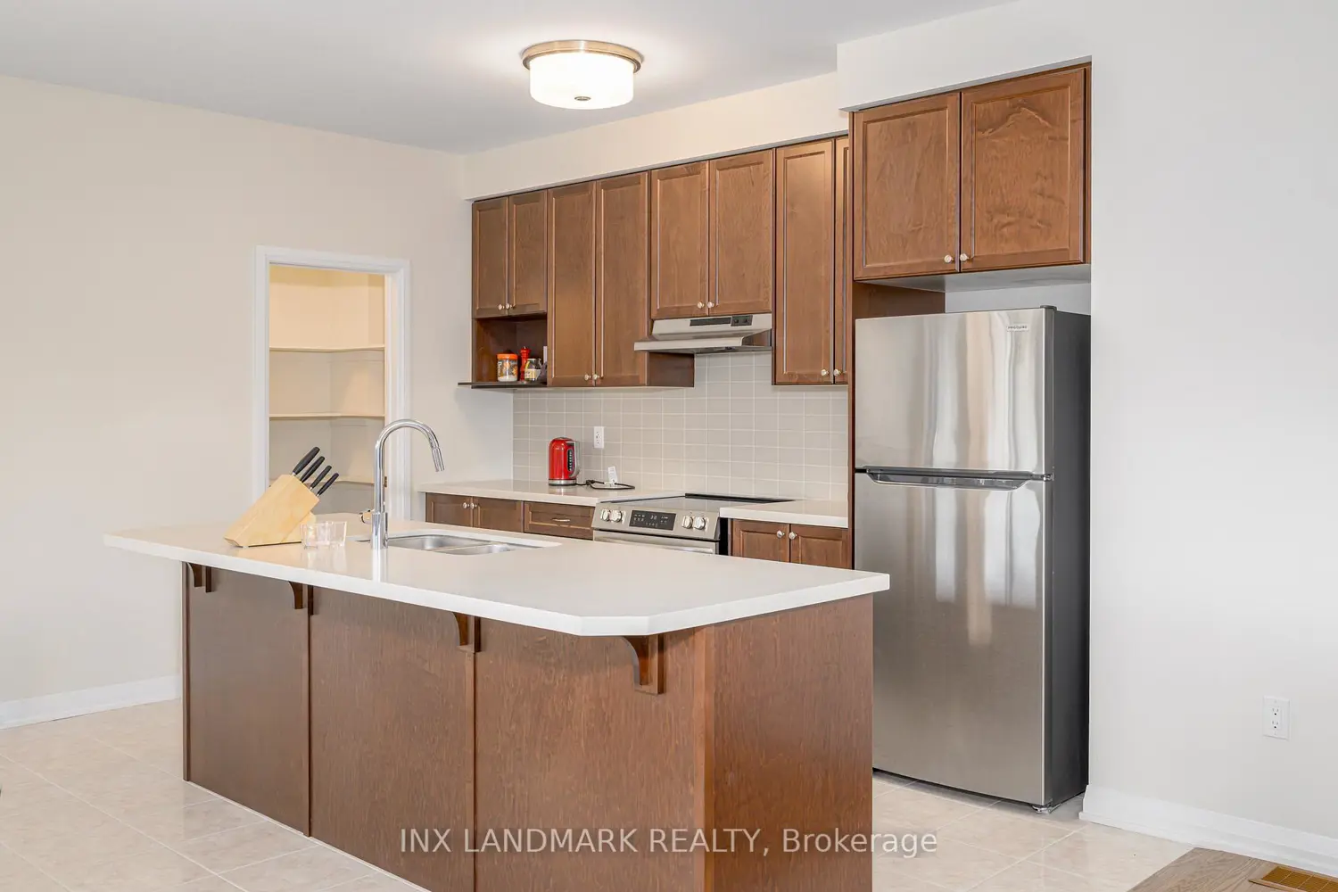 Additional image 7 of 3727 Lakepoint Drive