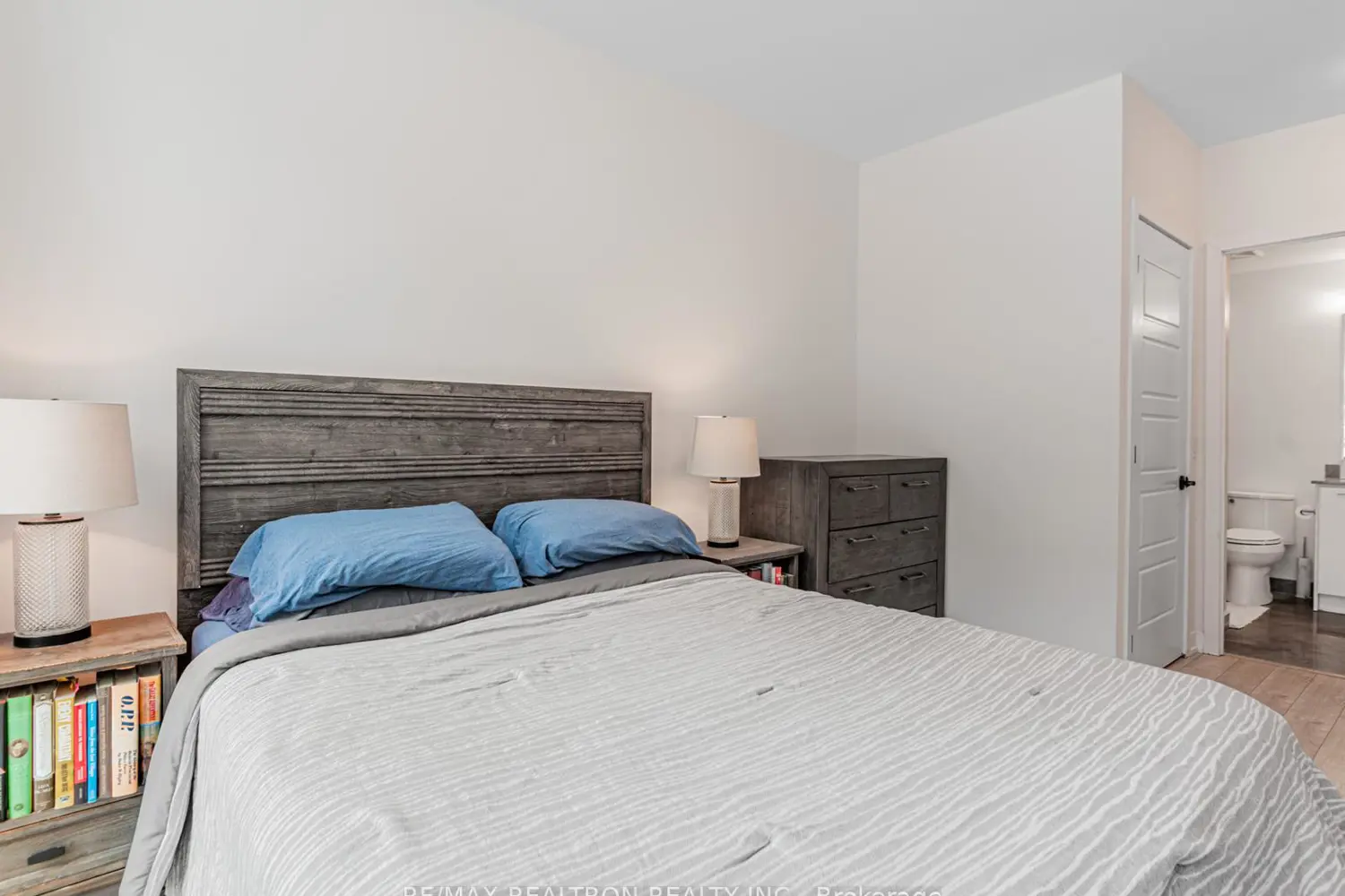 Additional image 9 of 415 Sea Ray Avenue G13