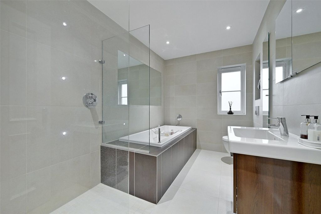 Additional image 15 of 5 bed detached house to rentNew Road, Shiplake, Henley-On-Thames, Oxfordshire RG9