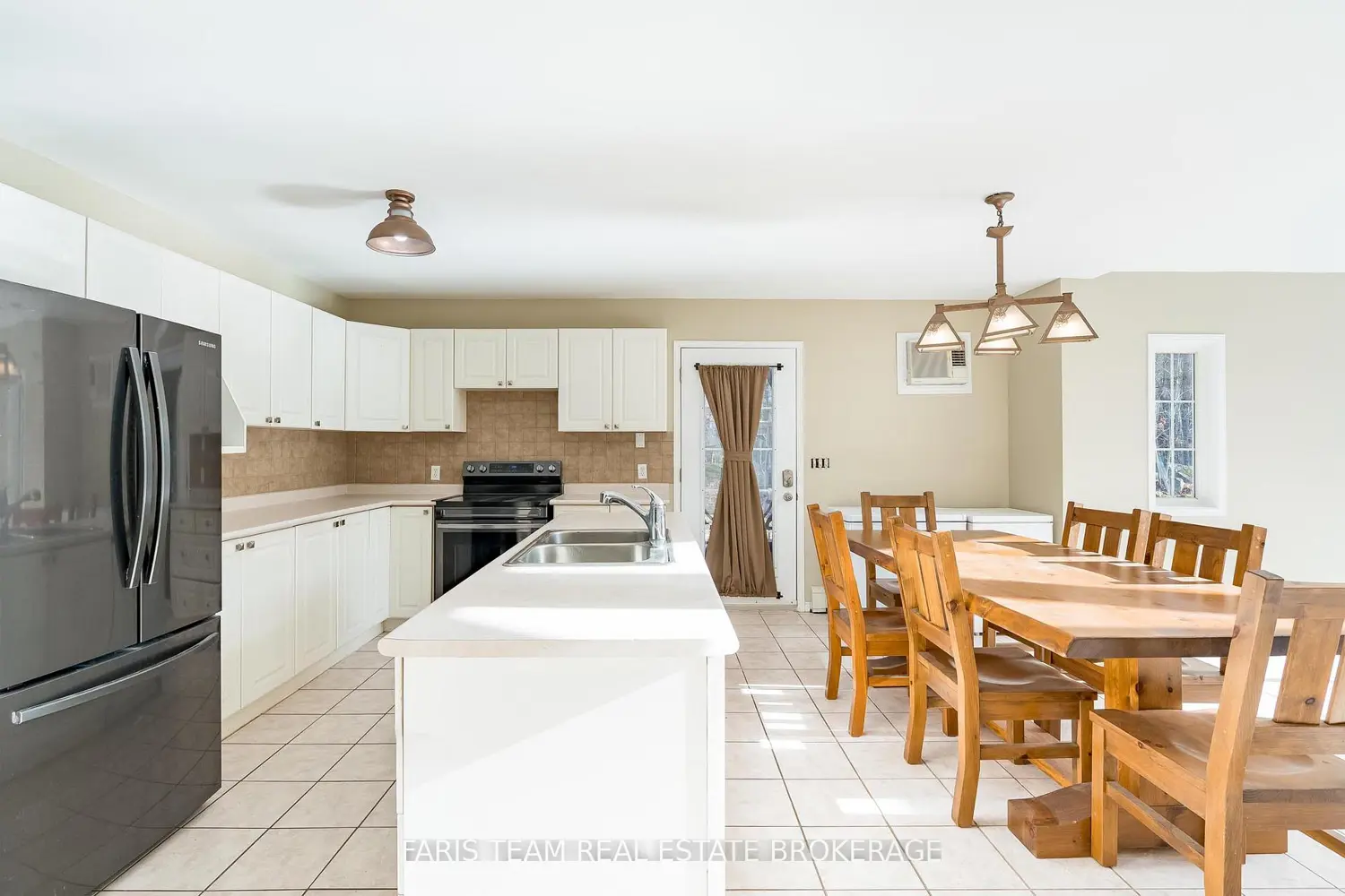 Additional image 3 of 7516 Island Crescent