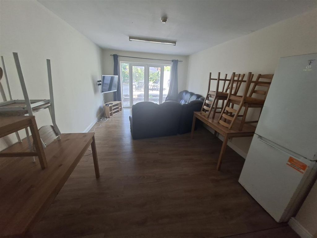 8 bed shared accommodation to rentMiskin Street, Cardiff CF24 photo 5