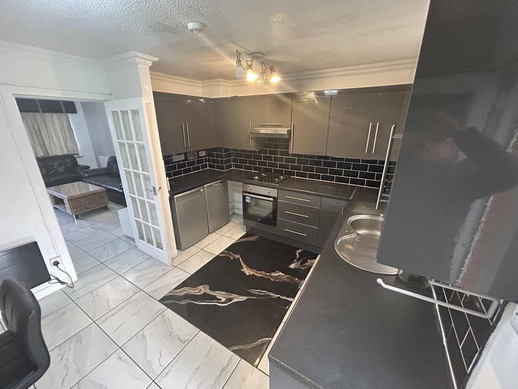 Additional image 2 of 2 bed detached house to rentPreston Place, Glasgow G42