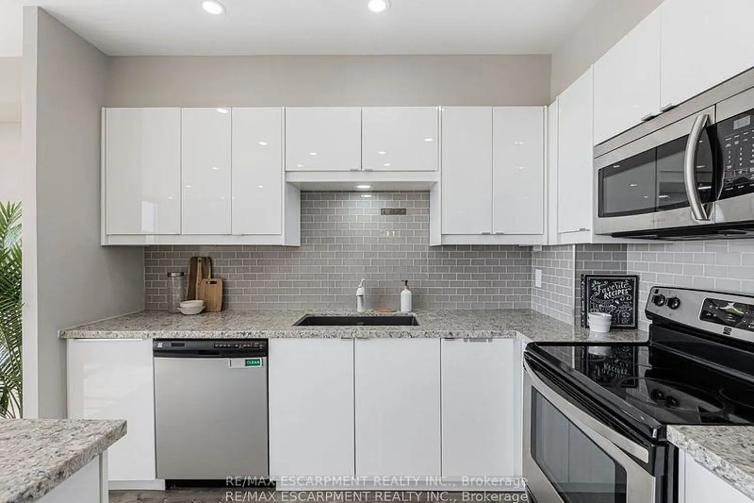 Additional image 4 of 880 Dundas Street Uph7