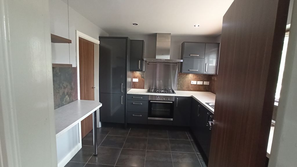 Additional image 3 of 3 bed semi-detached house to rentHawksbill Way, Peterborough PE2