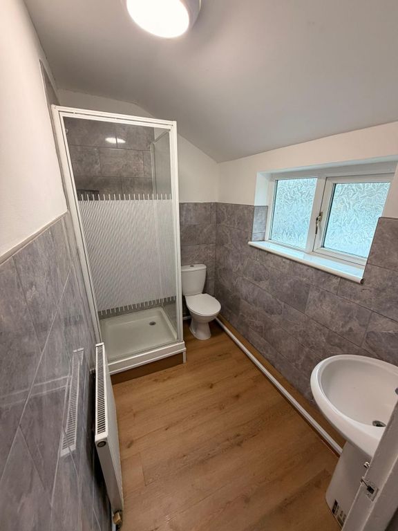 2 bed flat to rentSkewen SA10 photo 2
