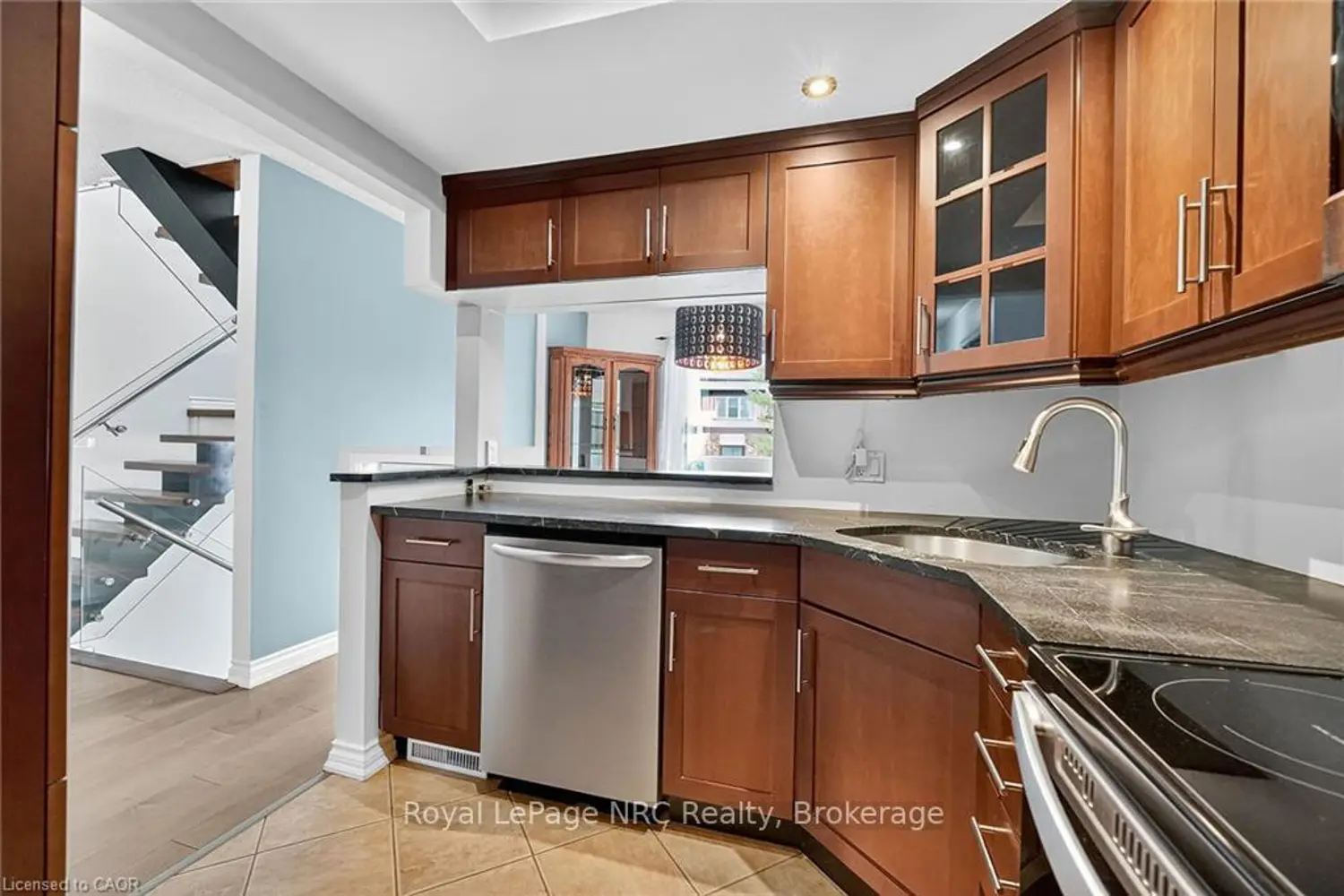 178 Scott Street 21 photo 4