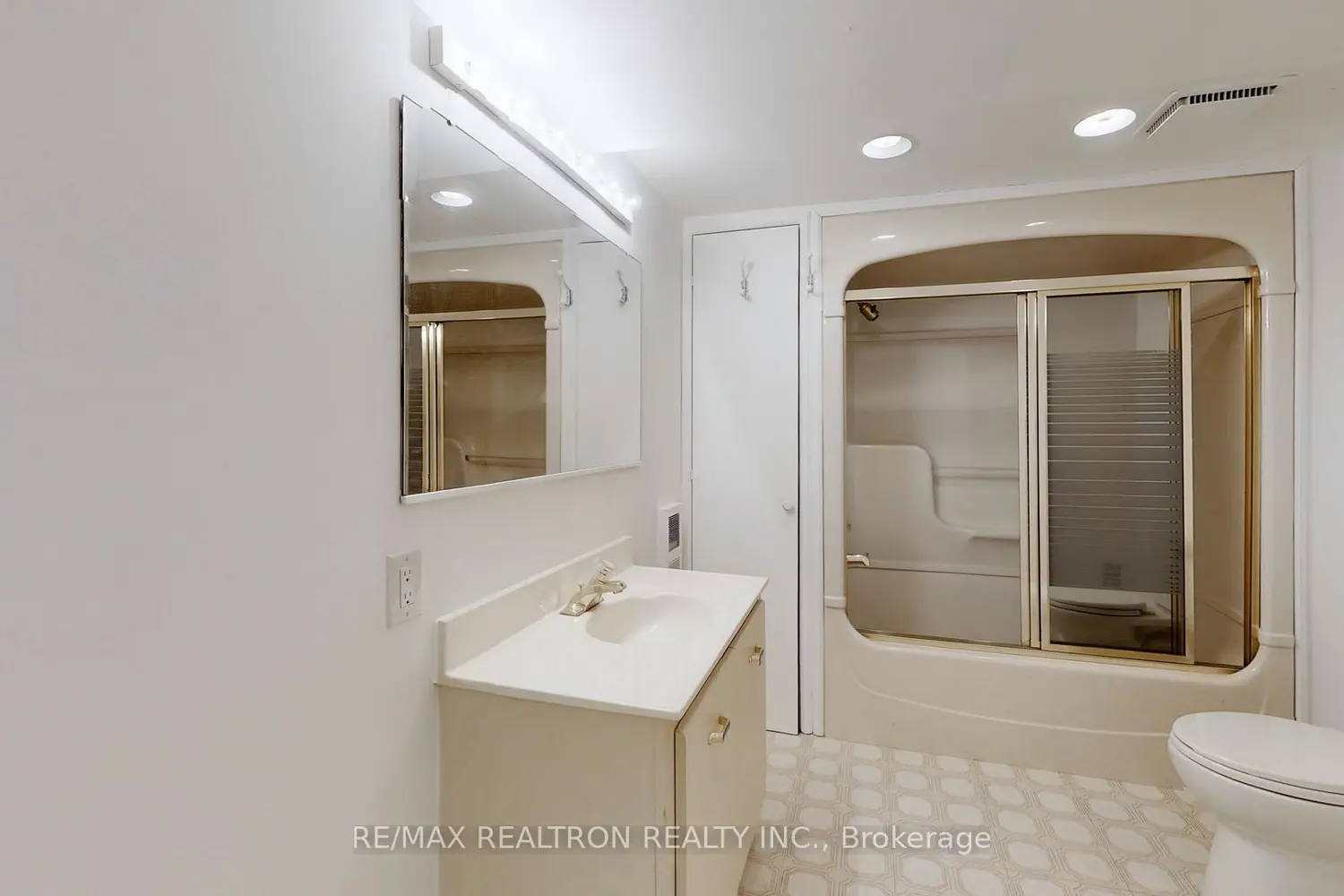 Additional image 16 of 54 Central Park Drive