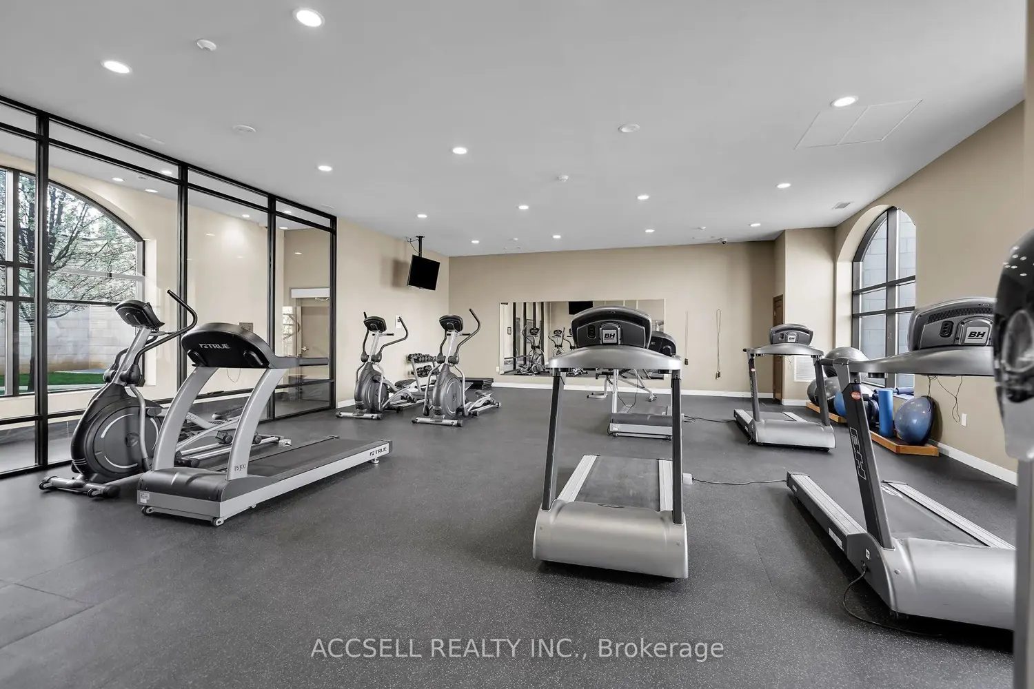 Additional image 19 of 260 Villagewalk Boulevard 902