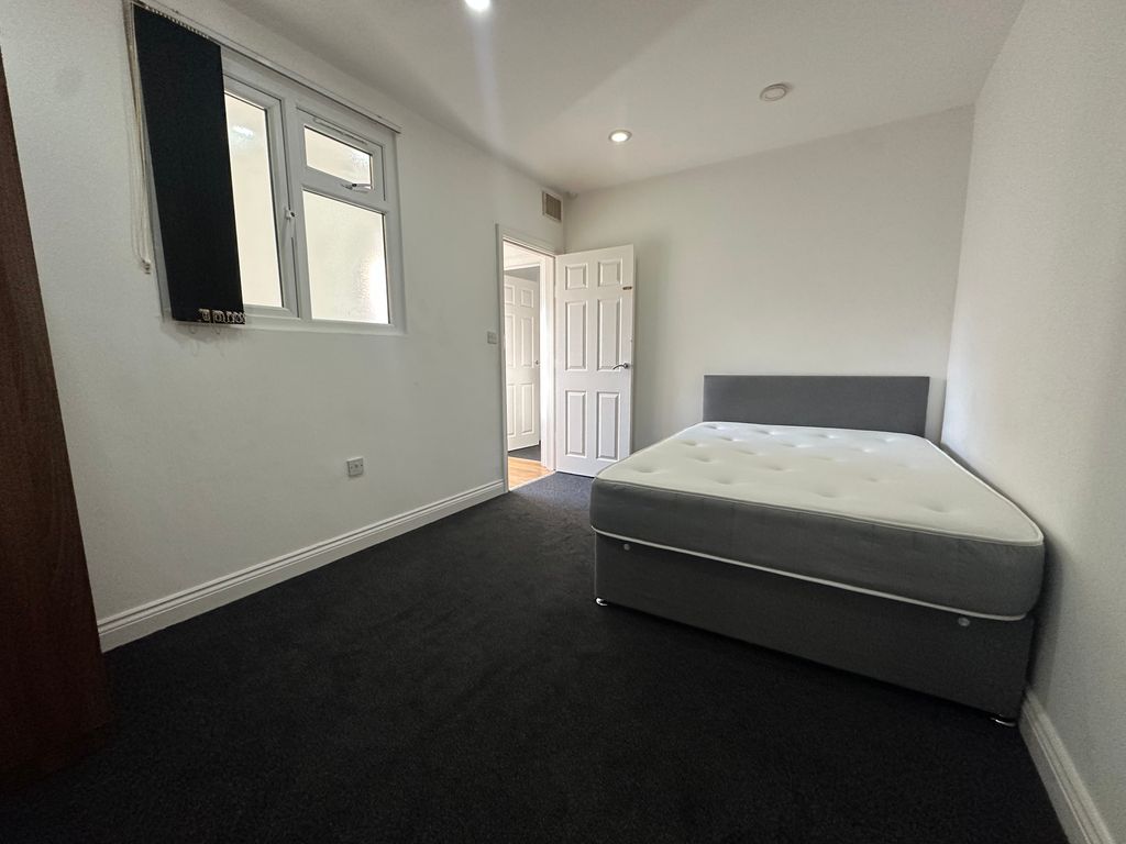 Additional image 13 of 3 bed flat to rentWestcotes Drive, Leicester LE3