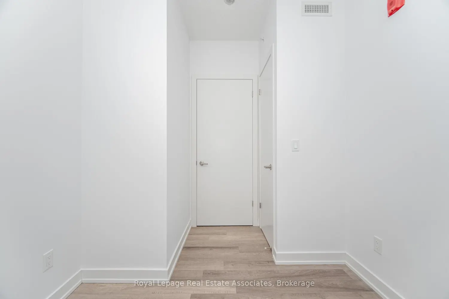 Additional image 11 of 5240 Dundas Street B401