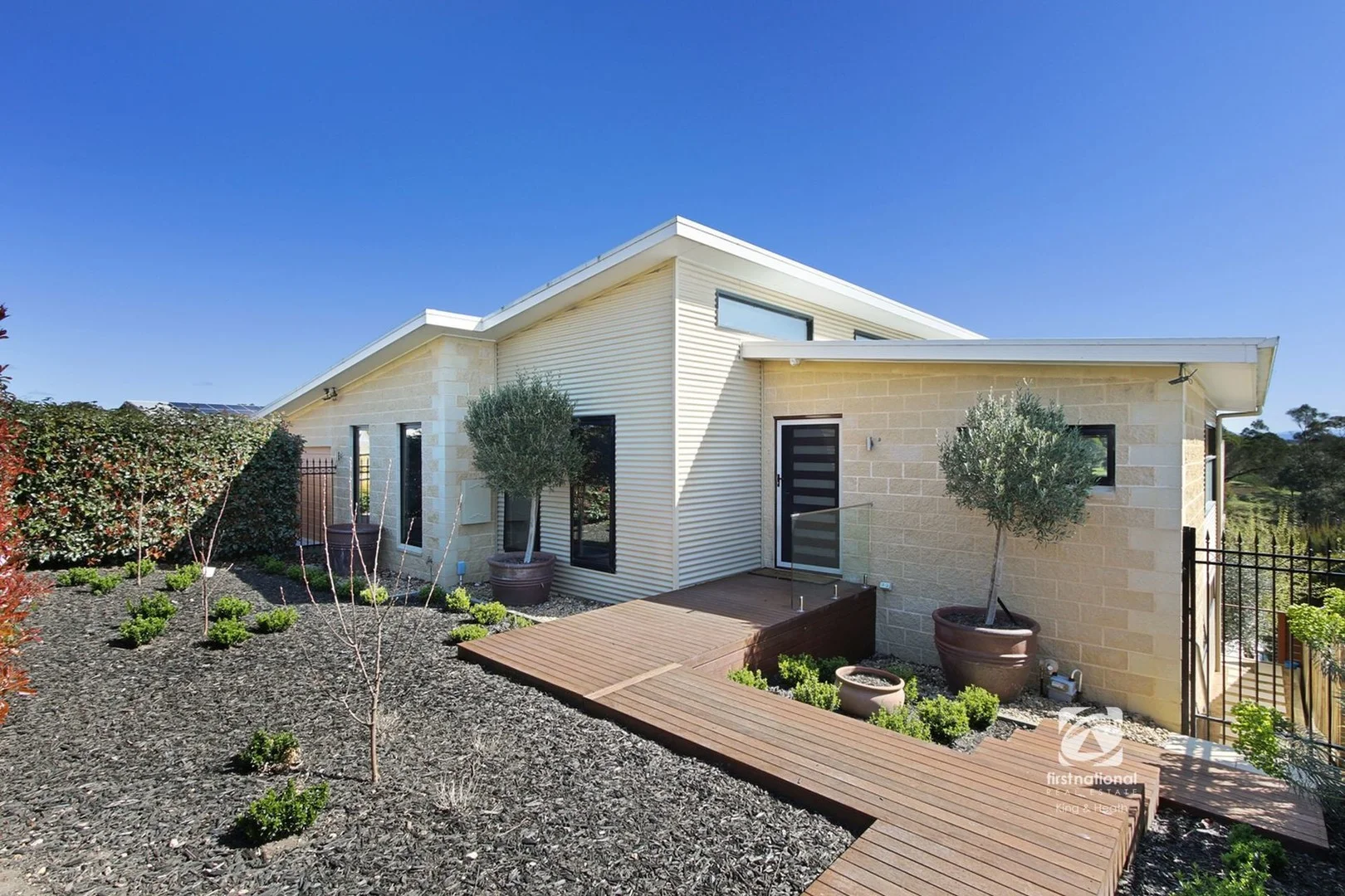 35 Harnham Drive, Bairnsdale VIC 3875