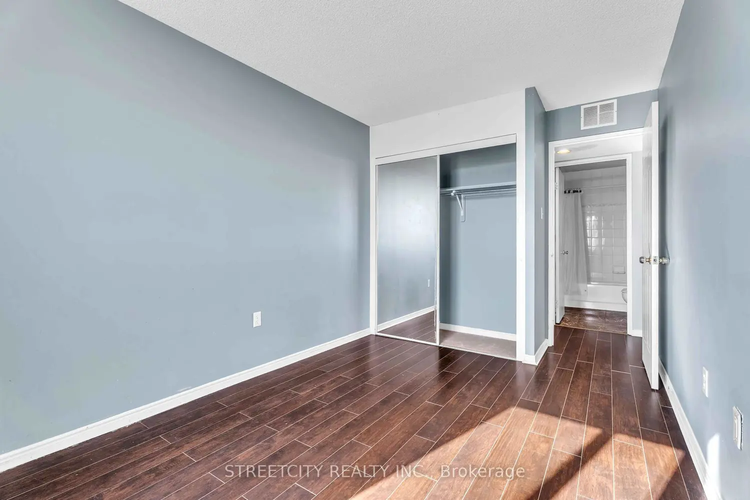 Additional image 16 of 30 Chapman Court 710