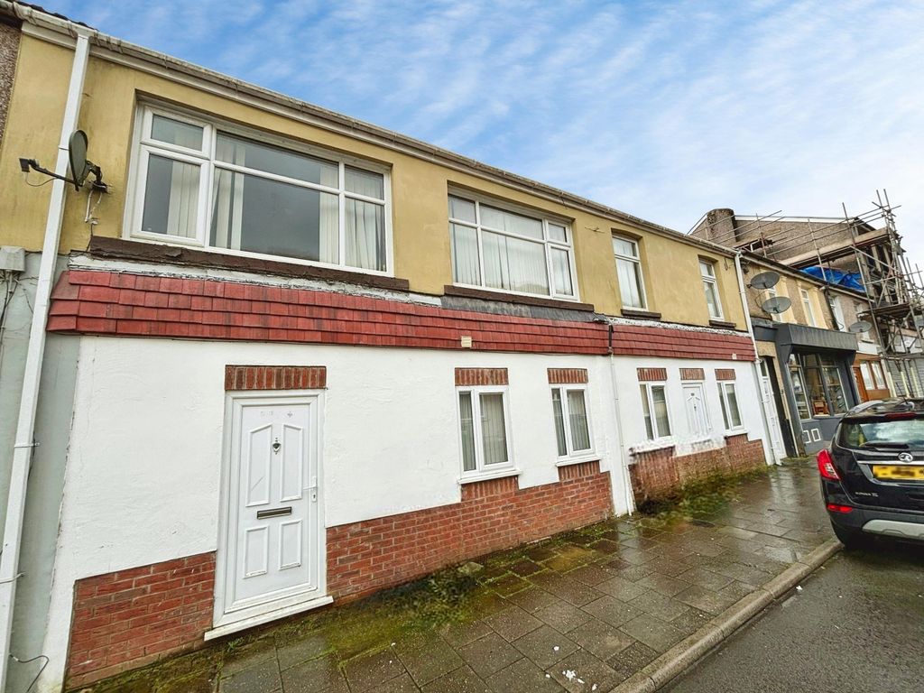 3 bed flat to rentCommercial Street, New Tredegar NP24