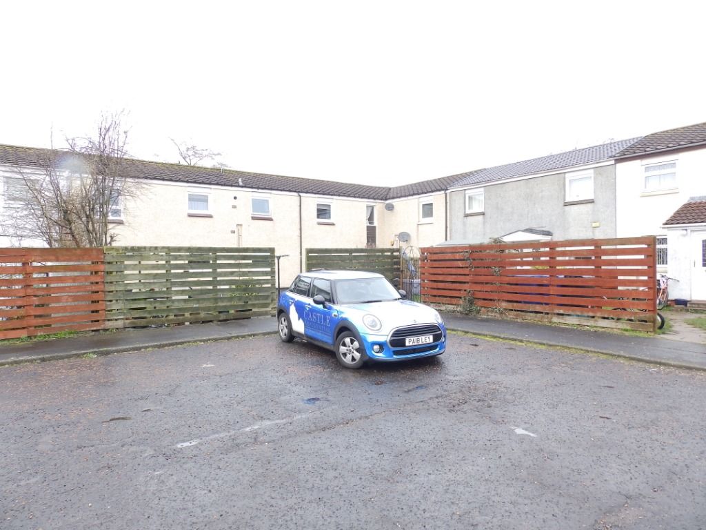 2 bed flat to rentSpeirs Place, Linwood, Renfrewshire PA3