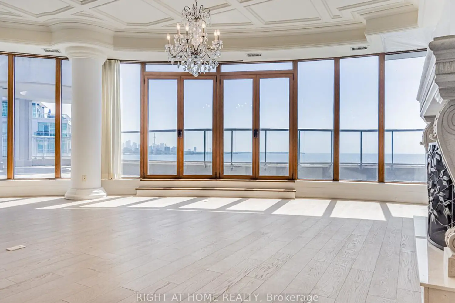 Additional image 8 of 2095 Lake Shore Boulevard Lph19