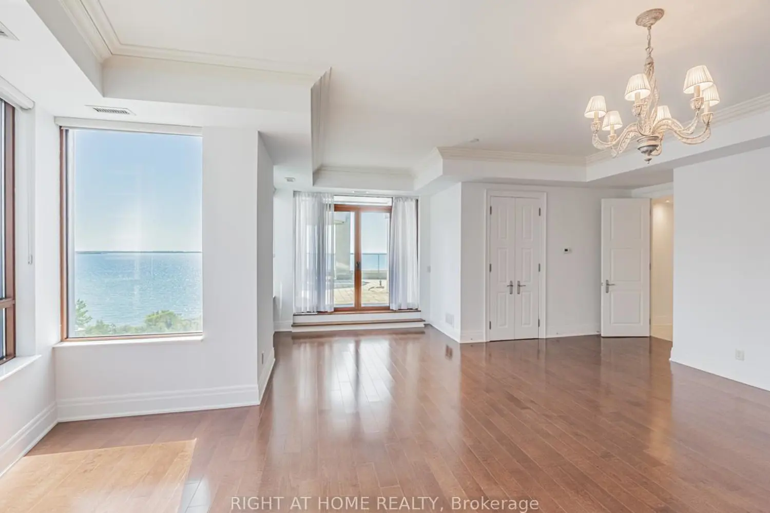 Additional image 11 of 2095 Lake Shore Boulevard Lph19