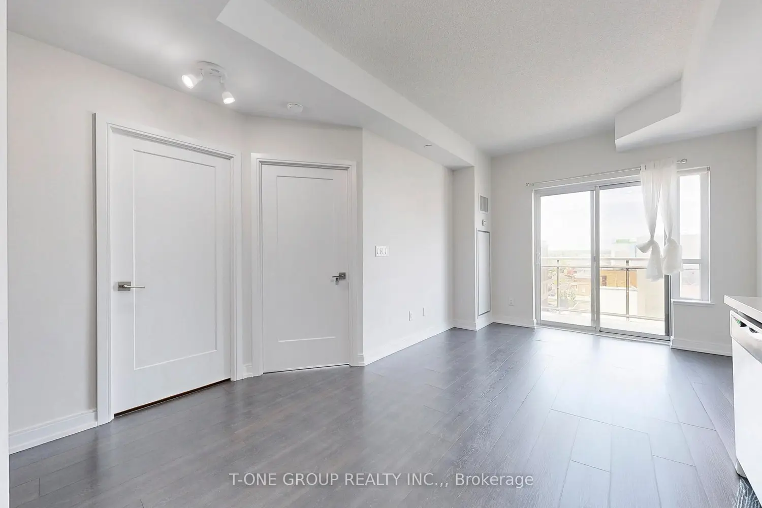 Additional image 6 of 540 Bur Oak Avenue 606