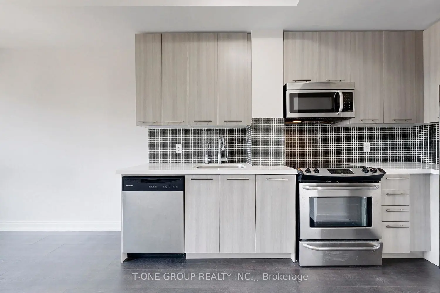 Additional image 7 of 540 Bur Oak Avenue 606