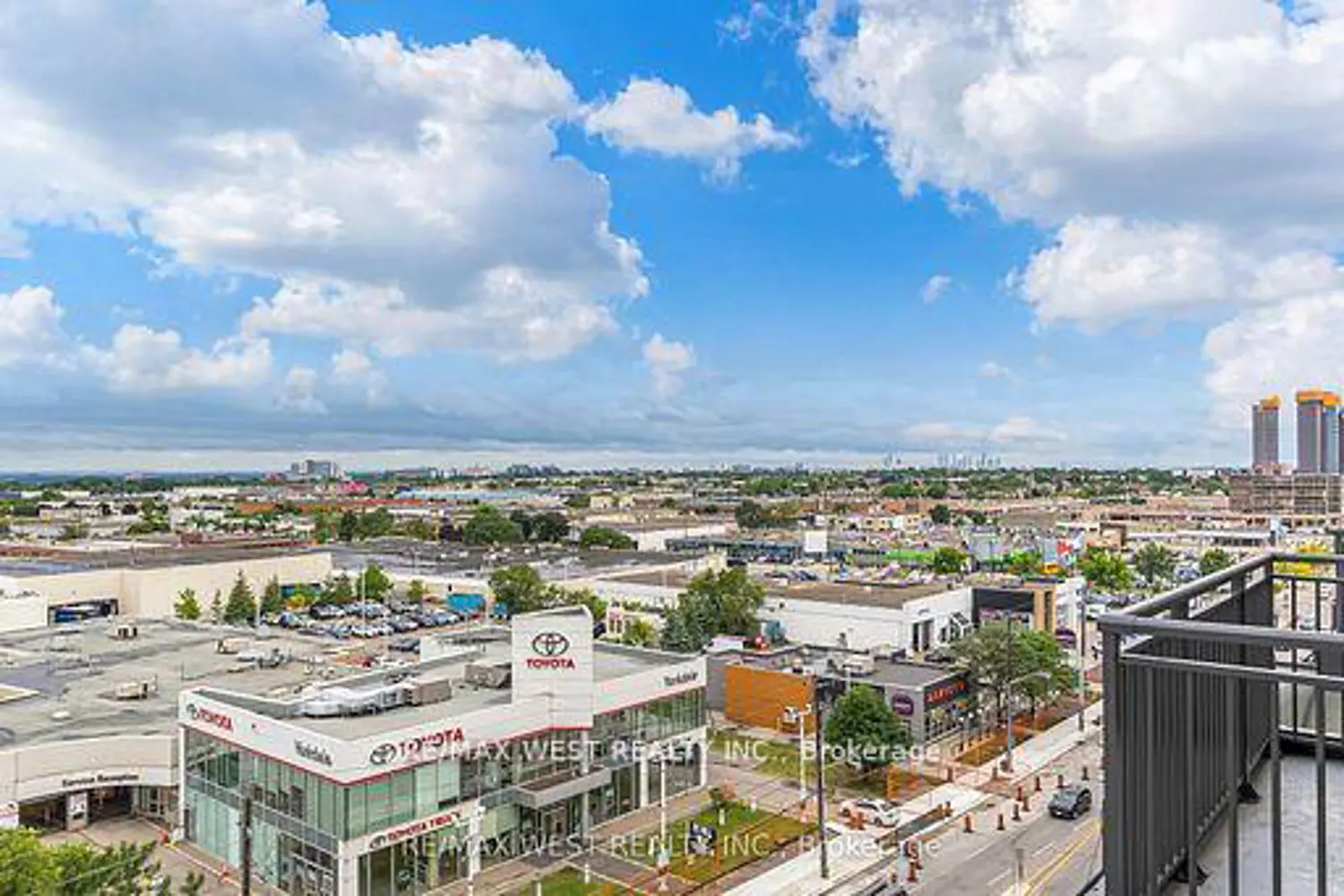 Additional image 8 of 830 Lawrence Avenue 830