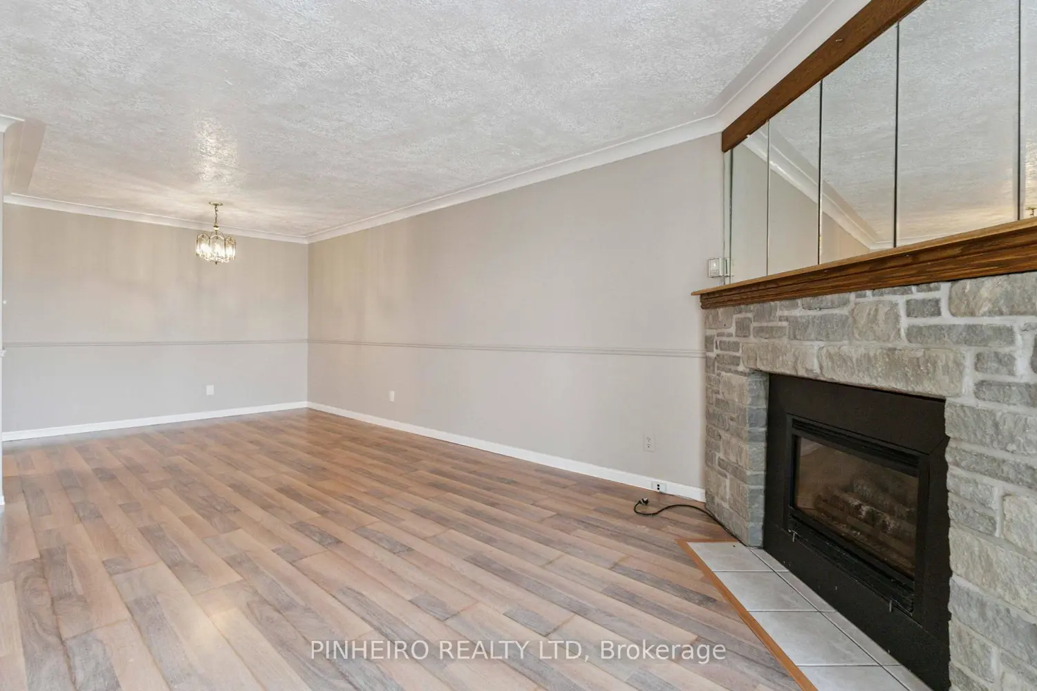 727 Deveron Crescent 309 photo 3