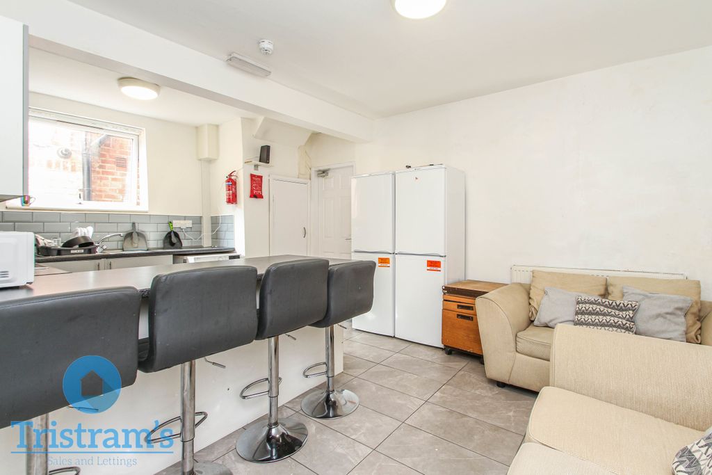 6 bed shared accommodation to rentLower Road, Beeston NG9 photo 2