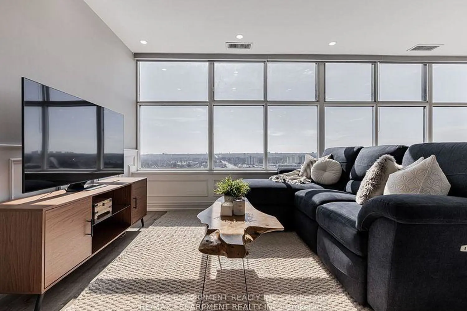 Additional image 13 of 880 Dundas Street Uph7