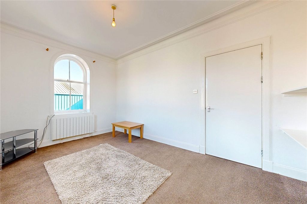Additional image 5 of 2 bed flat to rentShore Road, Perth PH2