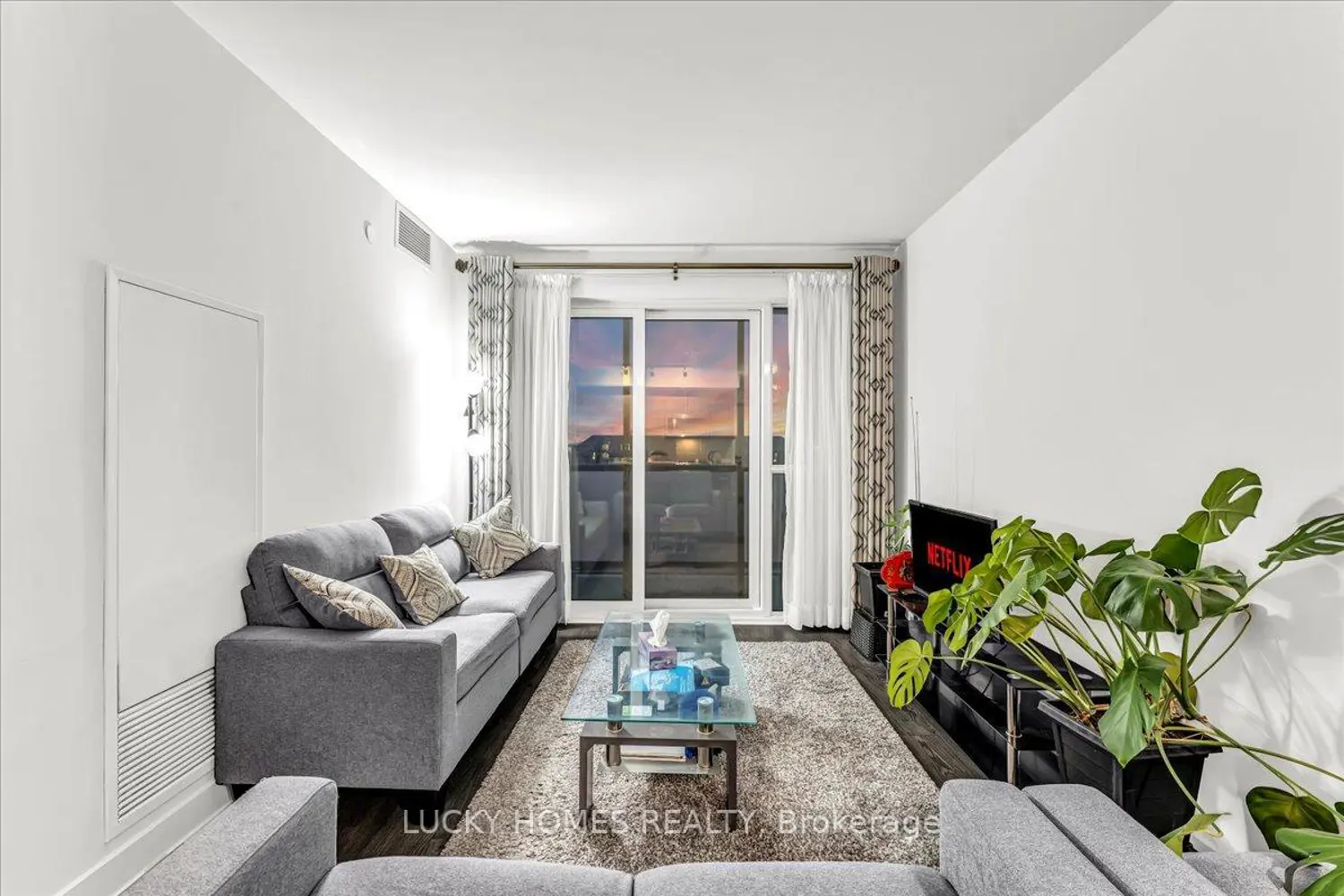 Additional image 2 of 2550 Simcoe Street 317