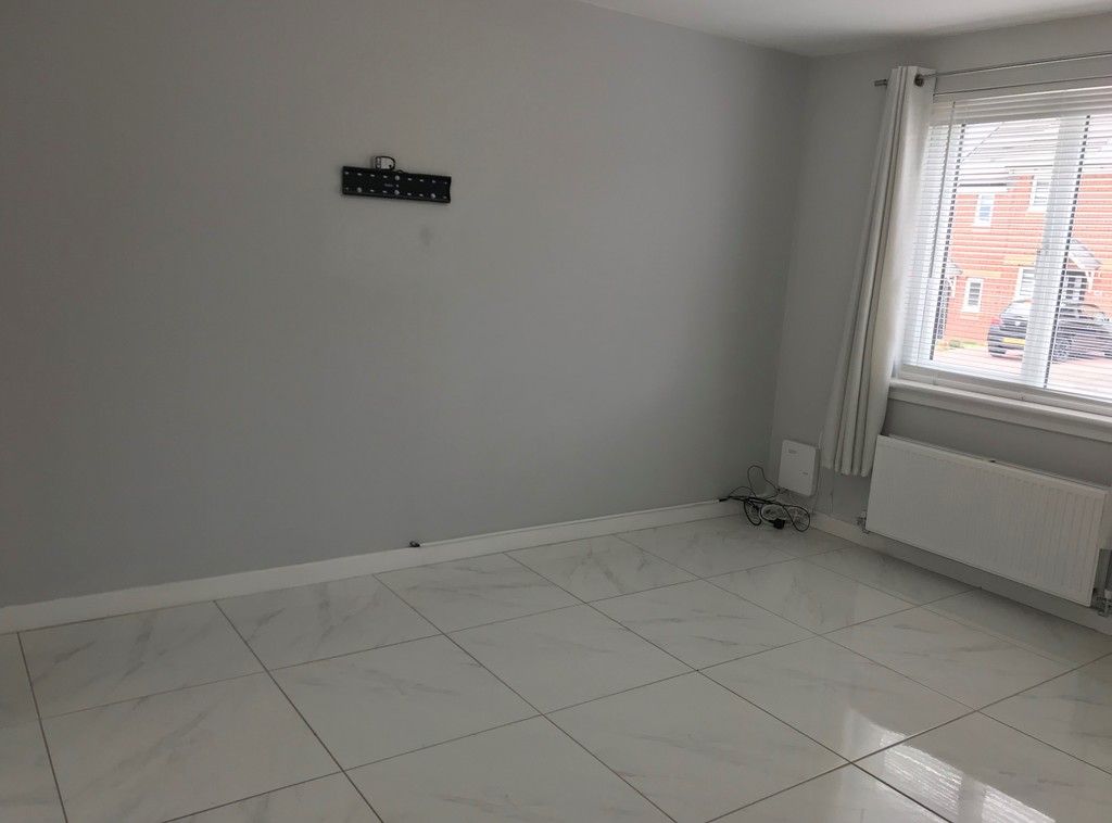 2 bed terraced house to rentMcgregor Crescent, Whitburn EH47 photo 3