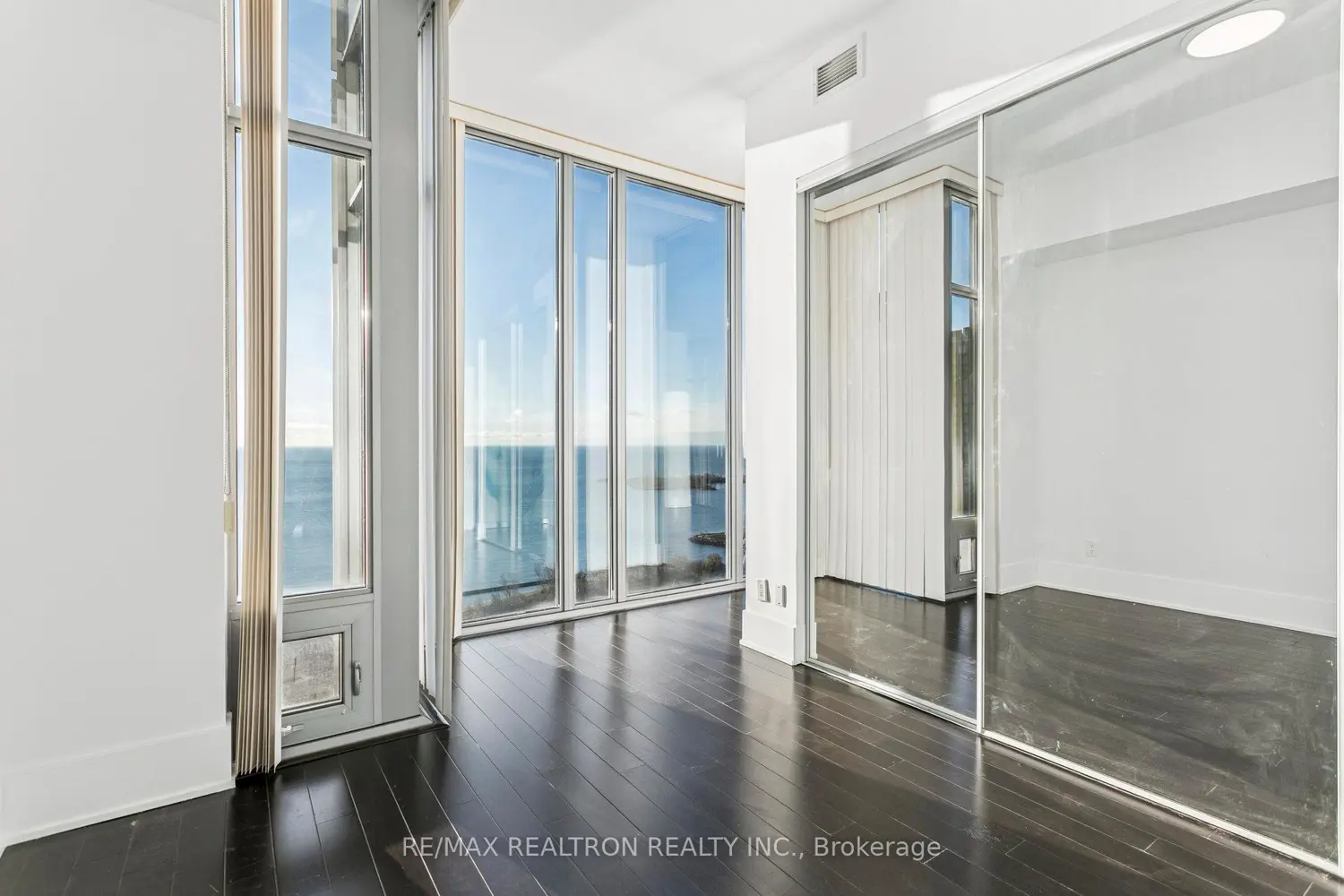 Additional image 8 of 103 The Queensway 2805
