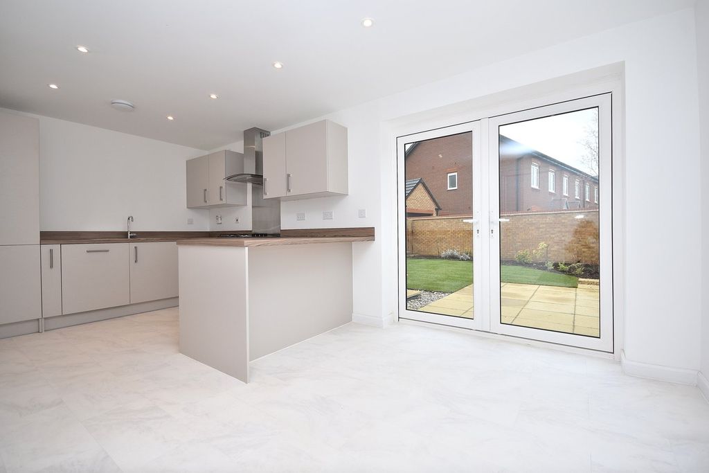 Additional image 4 of 3 bed detached house to rentSandpit Close, Collingtree, Northampton NN4