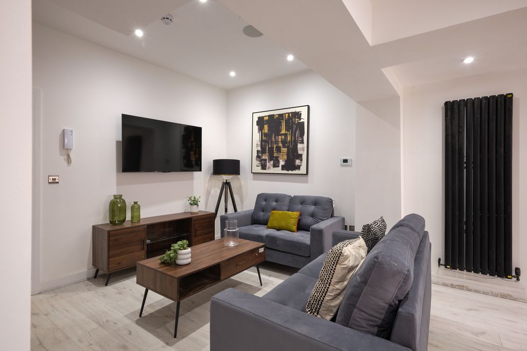9 bed shared accommodation to rentGore Terrace, Swansea SA1 photo 2